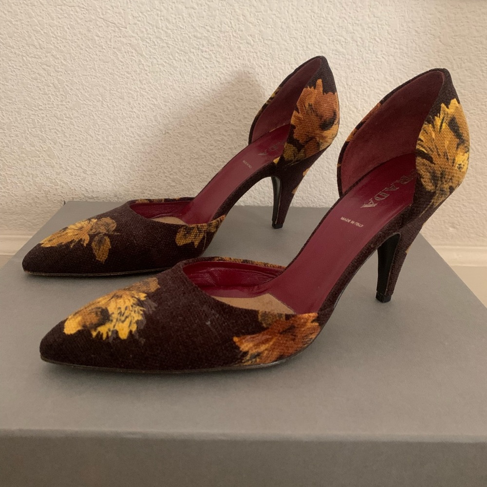 Prada Floral Print Canvas Pump - Picture 2 of 4